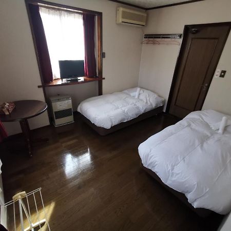 Bed and Breakfast Hakuba Powder Republic Экстерьер фото
