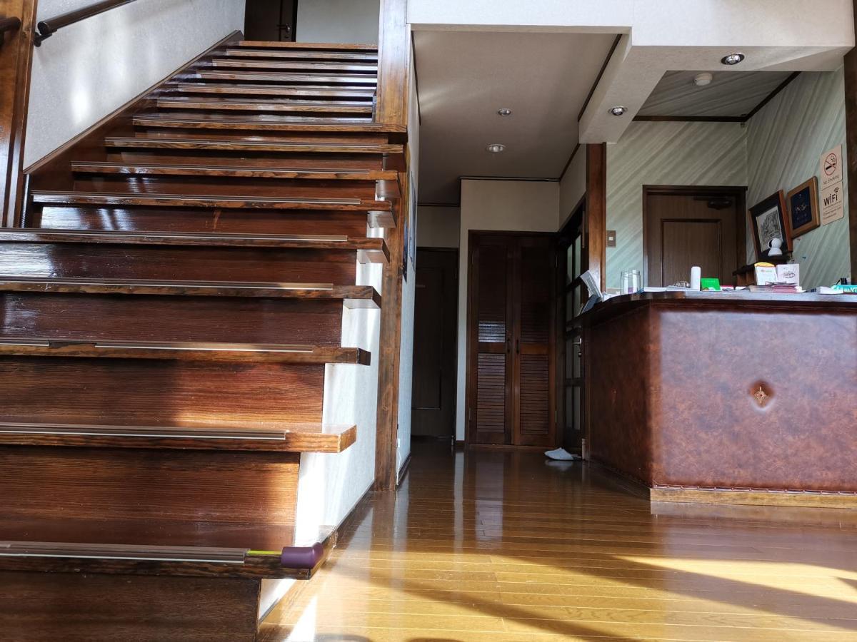 Bed and Breakfast Hakuba Powder Republic Экстерьер фото