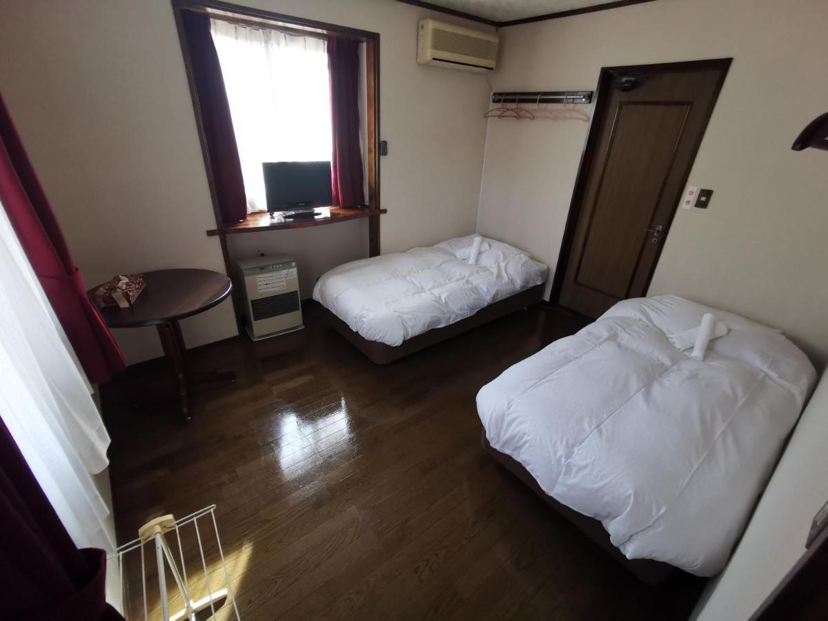 Bed and Breakfast Hakuba Powder Republic Экстерьер фото