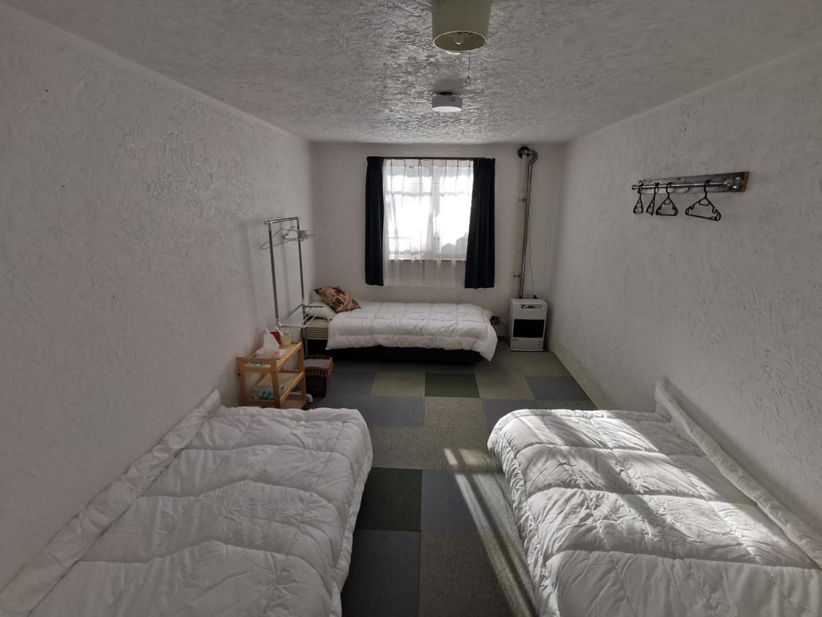 Bed and Breakfast Hakuba Powder Republic Экстерьер фото