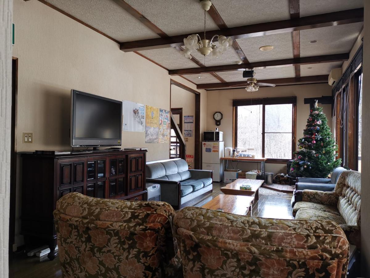 Bed and Breakfast Hakuba Powder Republic Экстерьер фото