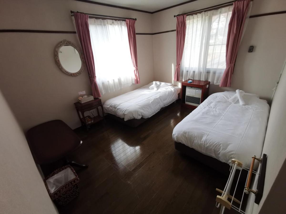 Bed and Breakfast Hakuba Powder Republic Экстерьер фото