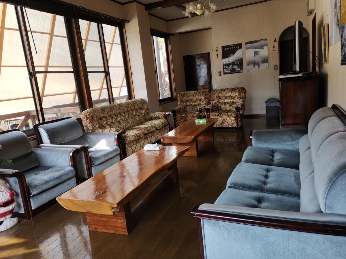 Bed and Breakfast Hakuba Powder Republic Экстерьер фото