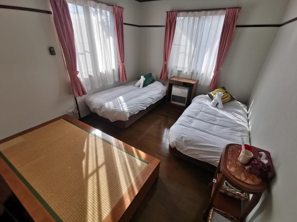 Bed and Breakfast Hakuba Powder Republic Экстерьер фото